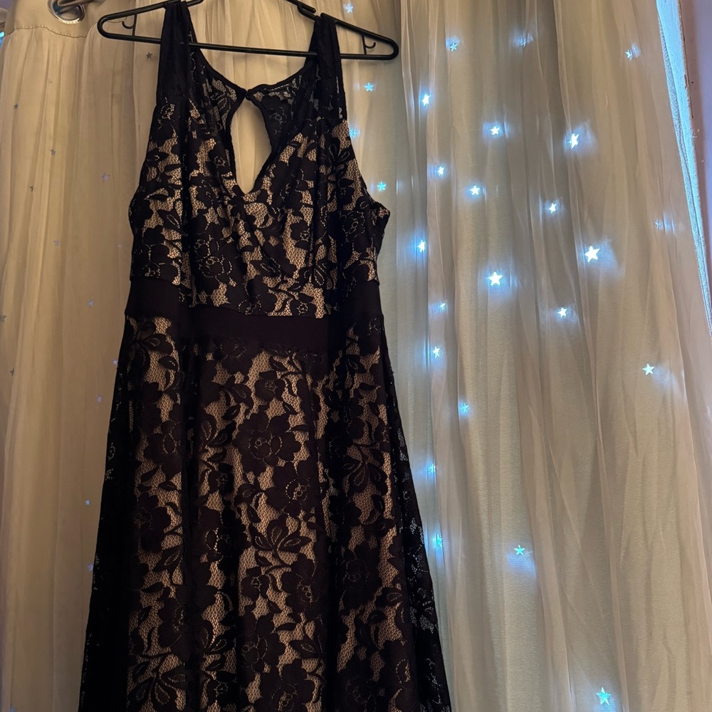 Torrid Black Floral Lace Overlay - Picture 3 of 5